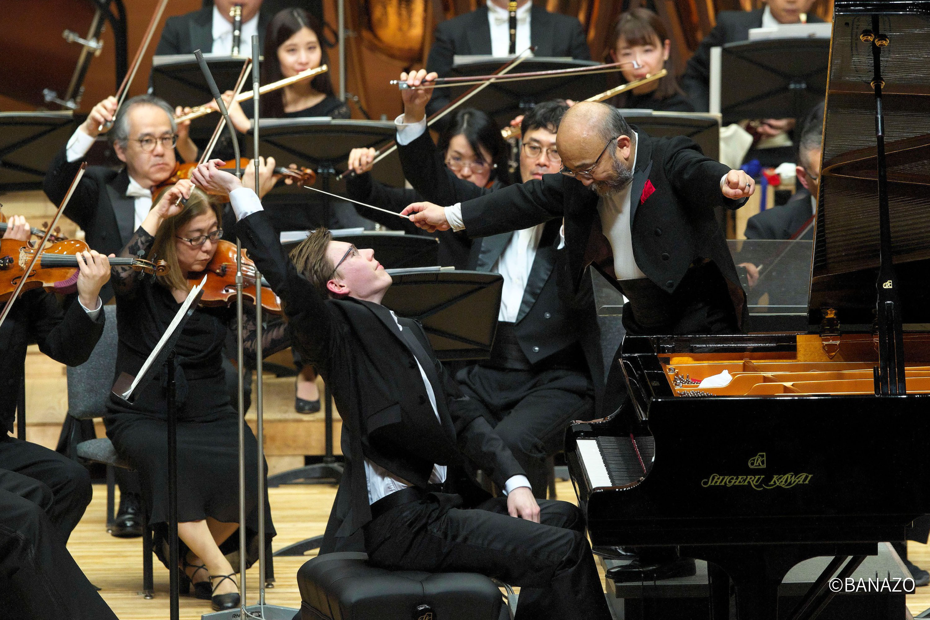 第6届高松国际钢琴比赛 第一名 Roman FEDIURKO（乌克兰）
